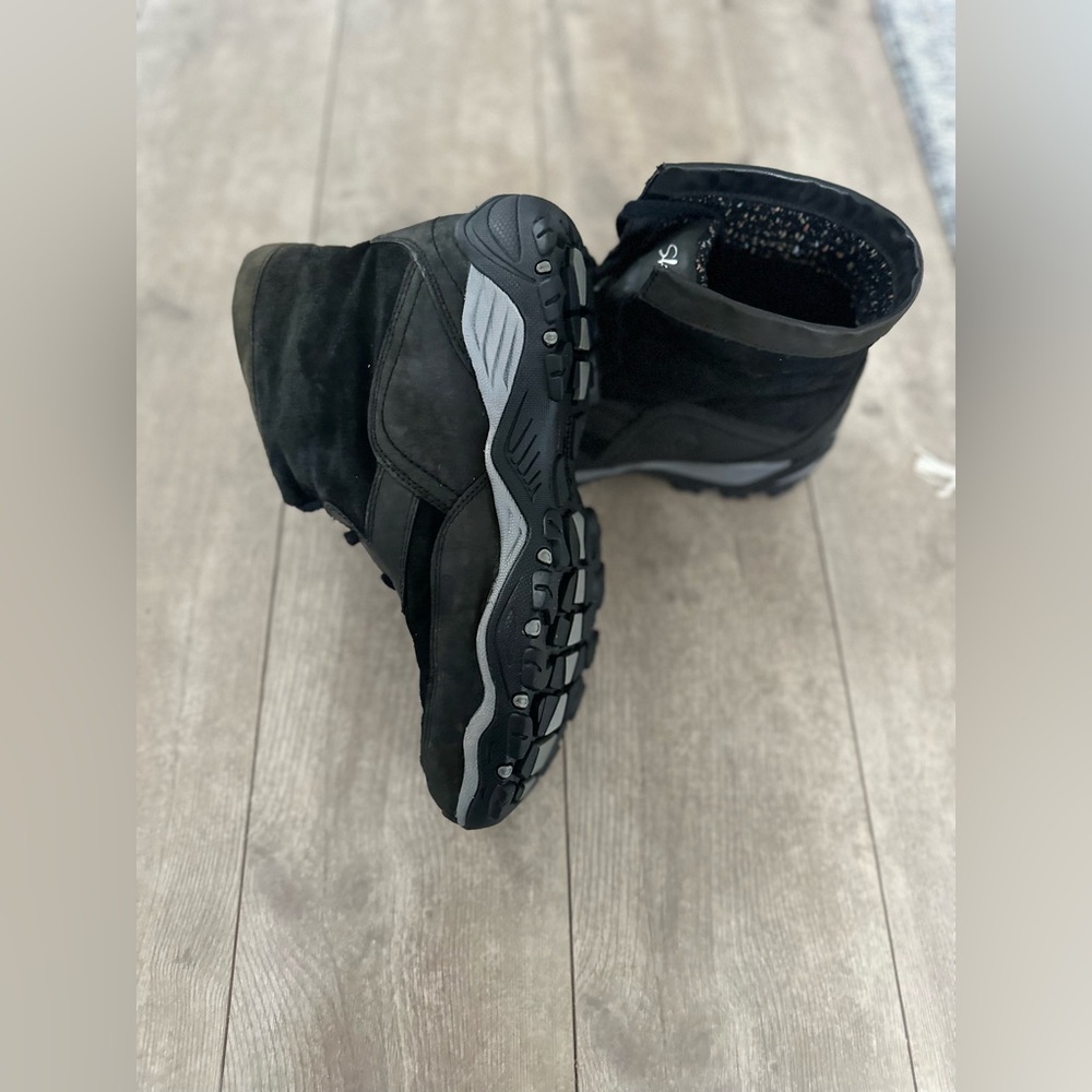 Skechers Women’s Leather Memory Foam Winter Boots sz 11
Excellent condition - Picture 14 of 16